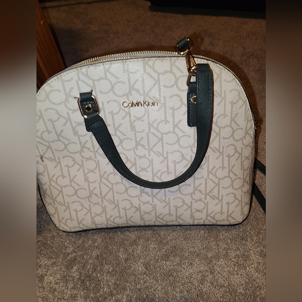 Kelvin Klein Purse - Picture 1 of 3